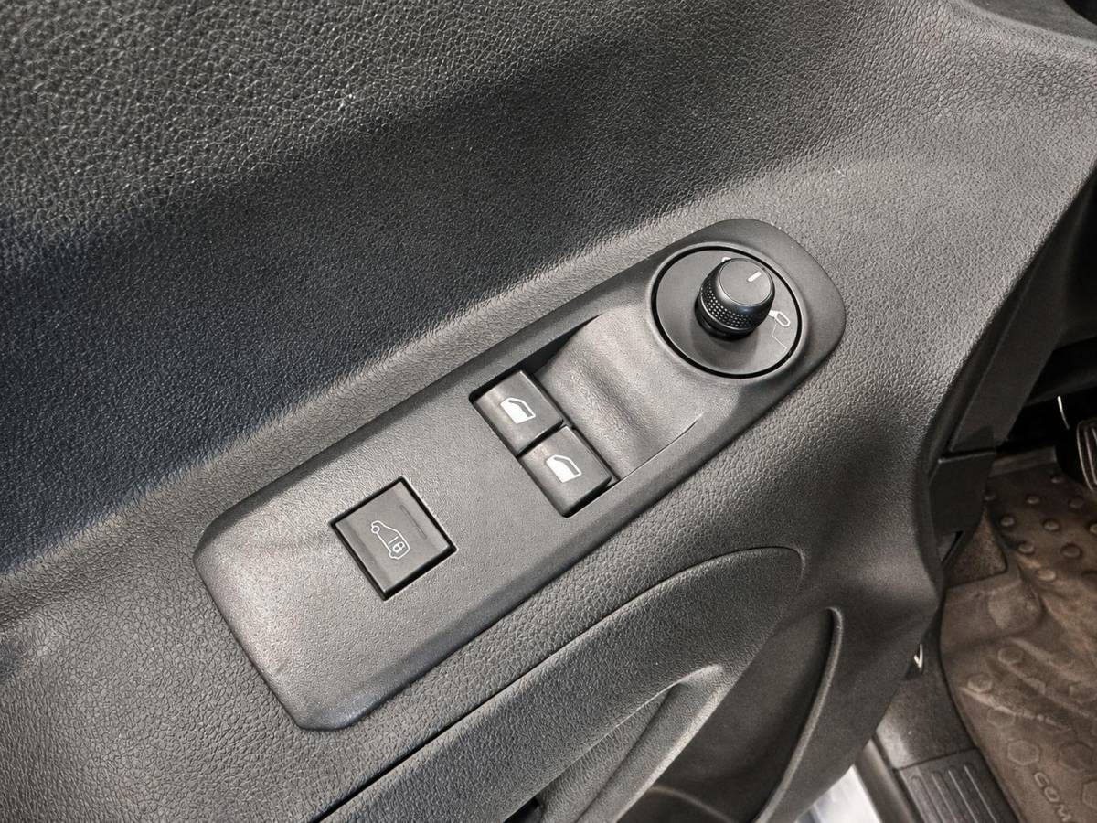 Opel Combo Opel Combo 1.5D L1H1 102 pk Edition Navigatie Apple CarPlay Android Auto Parkeerhulp achter Airco DAB