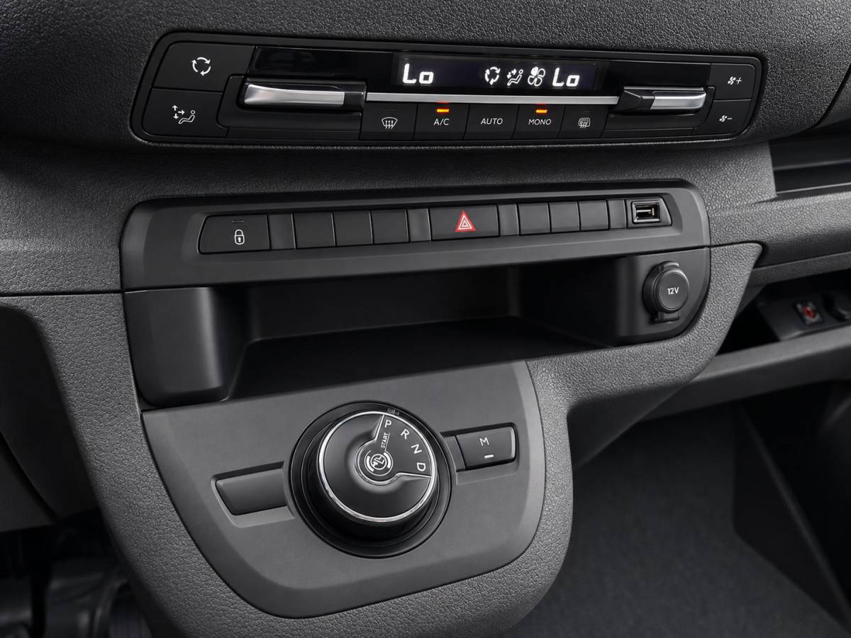 Citroën Jumpy Citroen Jumpy 2.0 BlueHDI 120 XL Driver DC Imperiaal Trekhaak Navigatie Apple CarPlay Android Auto Camera Parkeerhulp Cruise Control Verwarmbare bestuurdersstoel Climate Control
