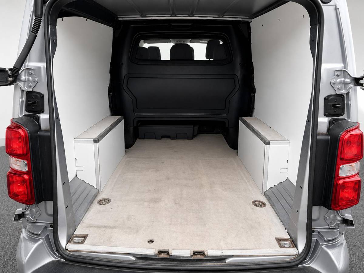 Citroën Jumpy Citroen Jumpy 2.0 BlueHDI 120 XL Driver DC Imperiaal Trekhaak Navigatie Apple CarPlay Android Auto Camera Parkeerhulp Cruise Control Verwarmbare bestuurdersstoel Climate Control