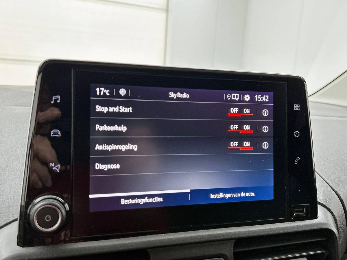 Opel Combo Opel Combo 1.5D L2H1 Edition Navigatie Apple CarPlay Android Auto Parkeerhulp achter Climate Control