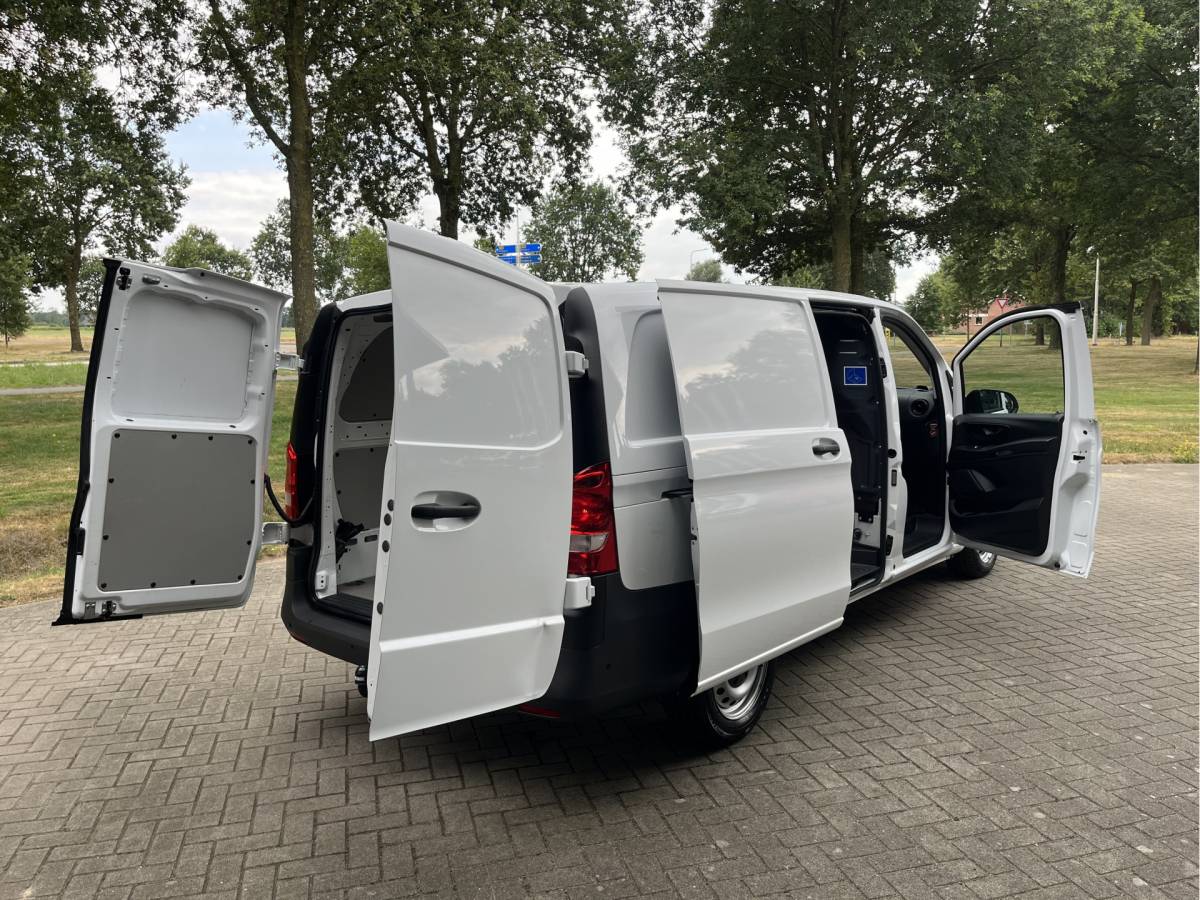 Mercedes-Benz Vito Mercedes-Benz Vito 111 CDI Lang | AIRCO | BLUETOOTH | PDC V&A | TREKHAAK