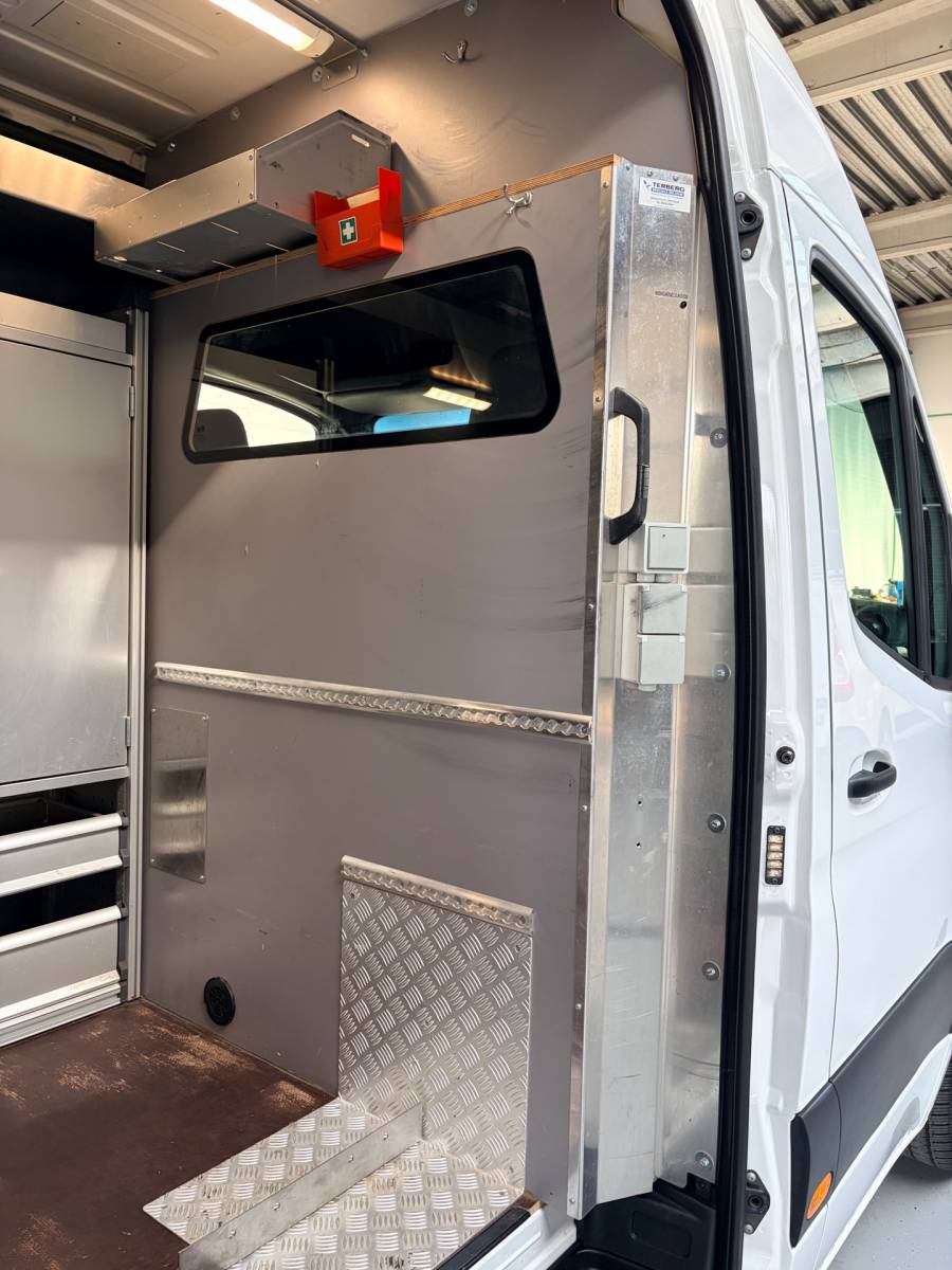 Mercedes-Benz Sprinter Mercedes-Benz Sprinter Automaat Servicewagen 315 1.9CDI 150pk L2H2 euro6 BOTT, Victron V230, Standkachel Trekhaak RIJKLAARPRIJS