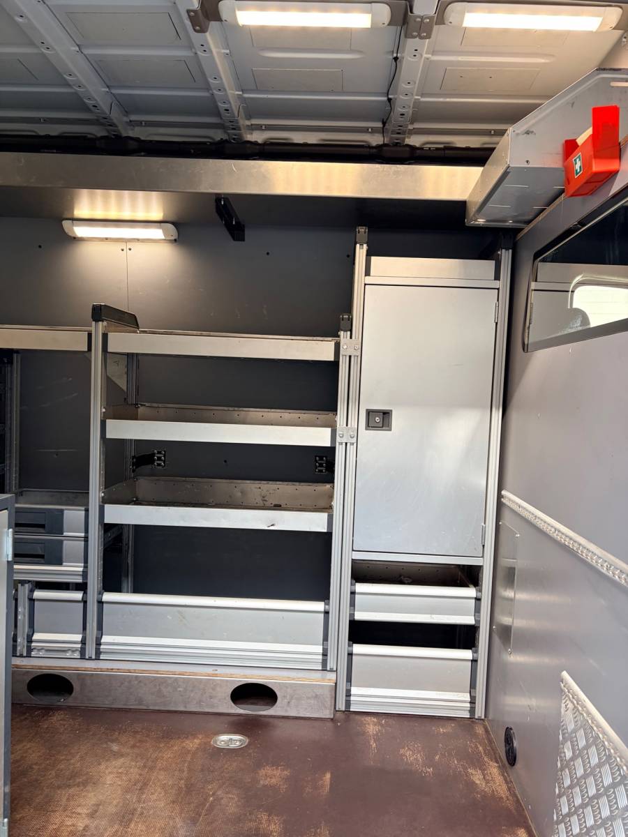 Mercedes-Benz Sprinter Mercedes-Benz Sprinter Automaat Servicewagen 315 1.9CDI 150pk L2H2 euro6 BOTT, Victron V230, Standkachel Trekhaak RIJKLAARPRIJS
