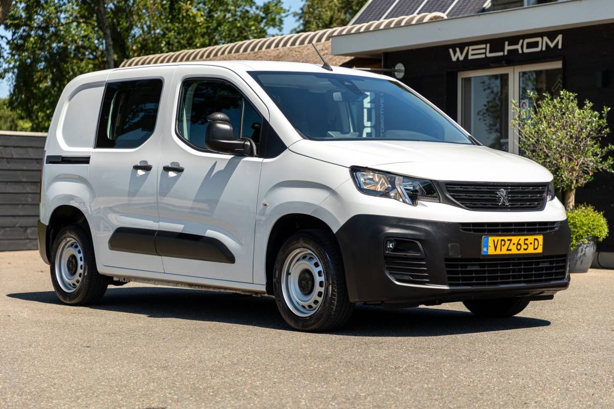 Peugeot Partner Peugeot Partner 1.2 PureTech 110 PK Premium Airco I Parkeersensoren I CarPlay I Android I Cruise I Navigatie I NAP