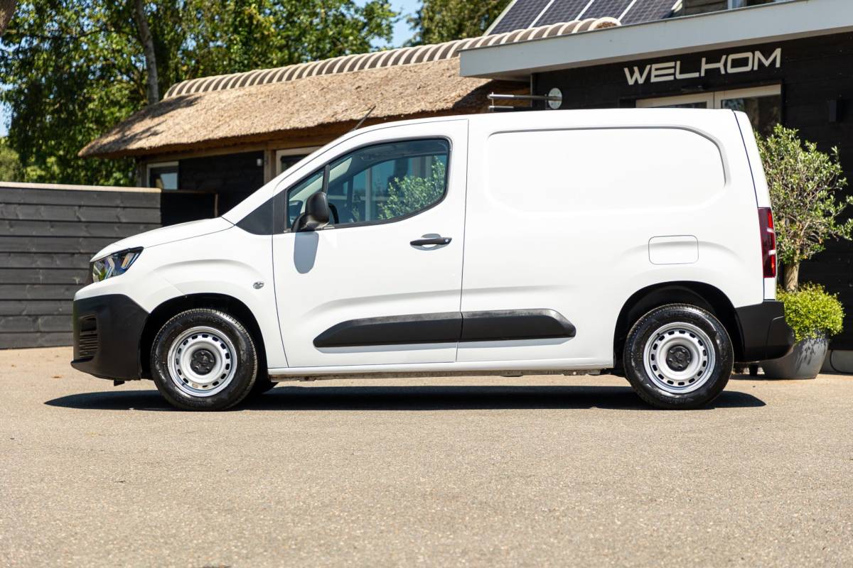 Peugeot Partner Peugeot Partner 1.2 PureTech 110 PK Premium Airco I Parkeersensoren I CarPlay I Android I Cruise I Navigatie I NAP