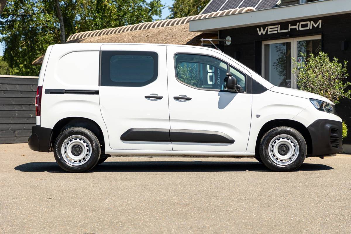 Peugeot Partner Peugeot Partner 1.2 PureTech 110 PK Premium Airco I Parkeersensoren I CarPlay I Android I Cruise I Navigatie I NAP
