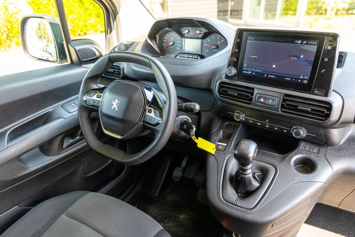 Peugeot Partner Peugeot Partner 1.2 PureTech 110 PK Premium Airco I Parkeersensoren I CarPlay I Android I Cruise I Navigatie I NAP