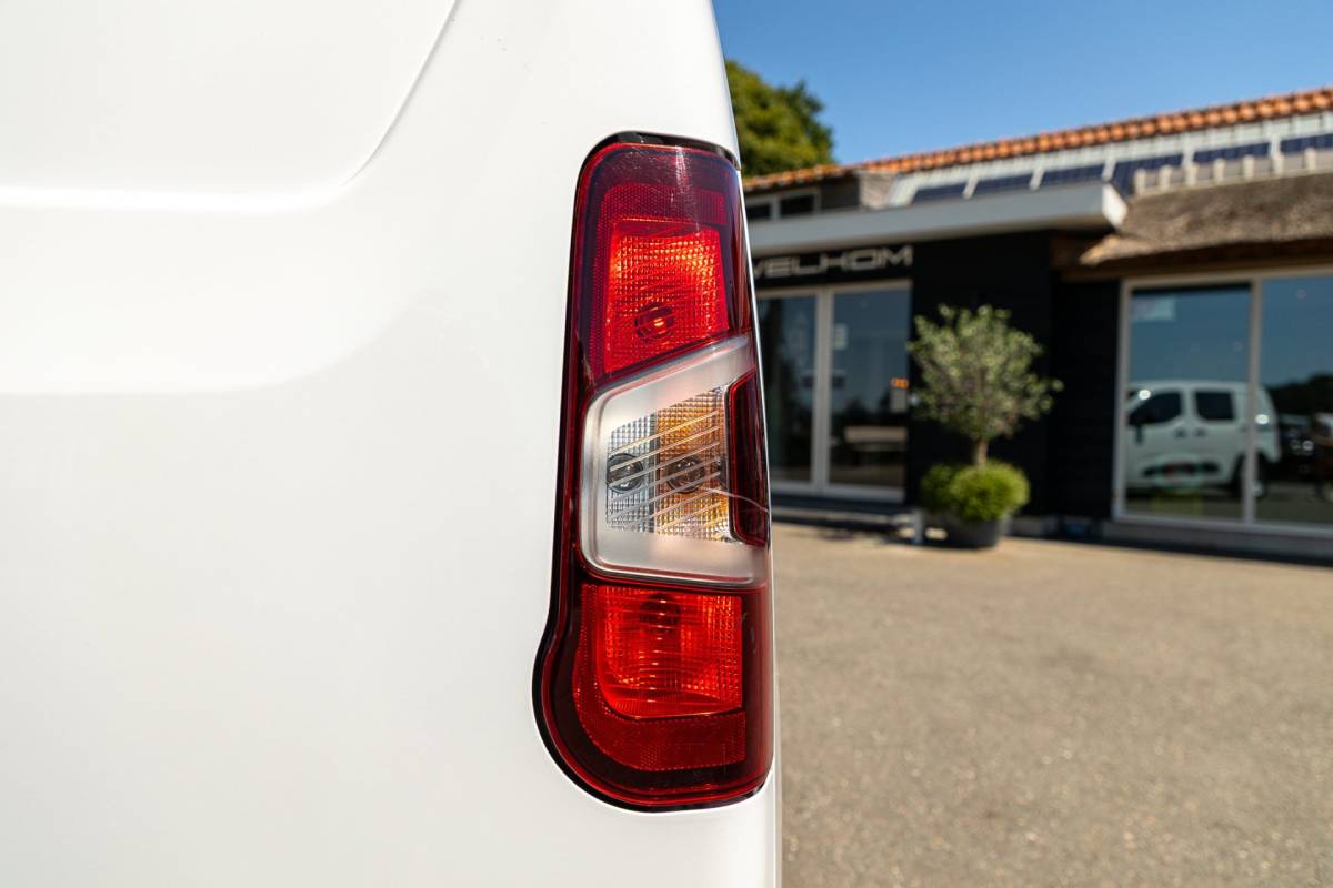 Peugeot Partner Peugeot Partner 1.2 PureTech 110 PK Premium Airco I Parkeersensoren I CarPlay I Android I Cruise I Navigatie I NAP