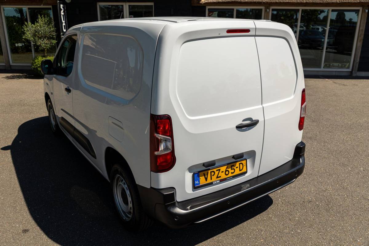 Peugeot Partner Peugeot Partner 1.2 PureTech 110 PK Premium Airco I Parkeersensoren I CarPlay I Android I Cruise I Navigatie I NAP