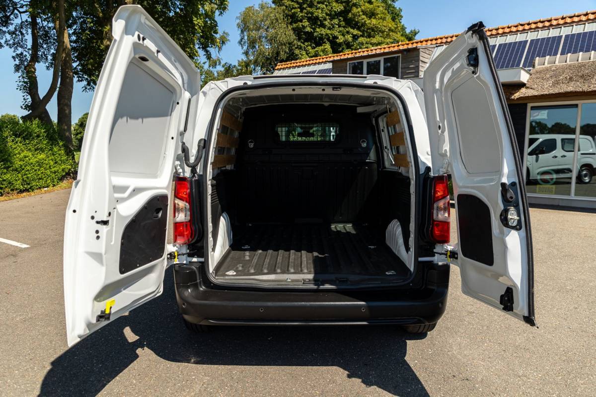Peugeot Partner Peugeot Partner 1.2 PureTech 110 PK Premium Airco I Parkeersensoren I CarPlay I Android I Cruise I Navigatie I NAP