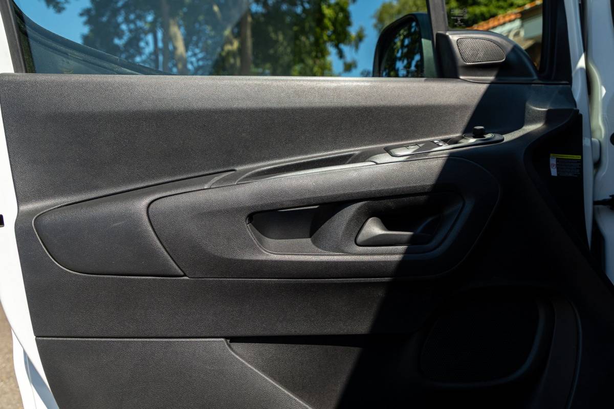 Peugeot Partner Peugeot Partner 1.2 PureTech 110 PK Premium Airco I Parkeersensoren I CarPlay I Android I Cruise I Navigatie I NAP