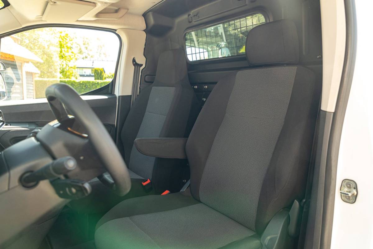Peugeot Partner Peugeot Partner 1.2 PureTech 110 PK Premium Airco I Parkeersensoren I CarPlay I Android I Cruise I Navigatie I NAP