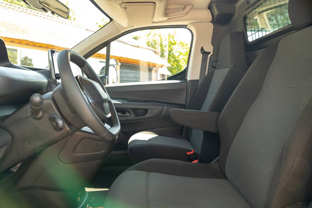 Peugeot Partner Peugeot Partner 1.2 PureTech 110 PK Premium Airco I Parkeersensoren I CarPlay I Android I Cruise I Navigatie I NAP