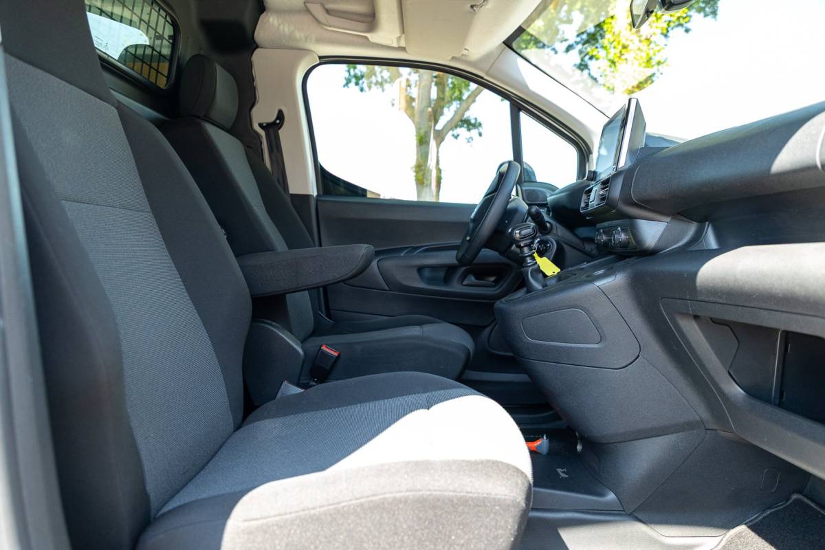 Peugeot Partner Peugeot Partner 1.2 PureTech 110 PK Premium Airco I Parkeersensoren I CarPlay I Android I Cruise I Navigatie I NAP