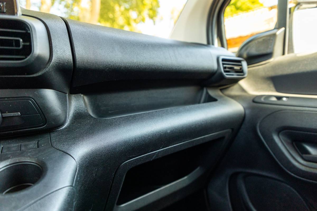 Peugeot Partner Peugeot Partner 1.2 PureTech 110 PK Premium Airco I Parkeersensoren I CarPlay I Android I Cruise I Navigatie I NAP