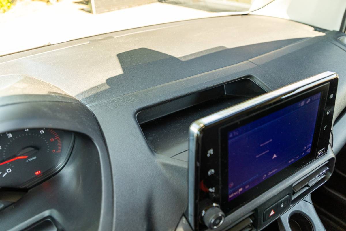 Peugeot Partner Peugeot Partner 1.2 PureTech 110 PK Premium Airco I Parkeersensoren I CarPlay I Android I Cruise I Navigatie I NAP