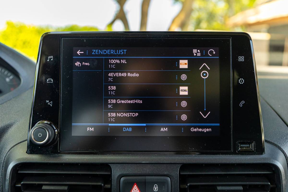 Peugeot Partner Peugeot Partner 1.2 PureTech 110 PK Premium Airco I Parkeersensoren I CarPlay I Android I Cruise I Navigatie I NAP