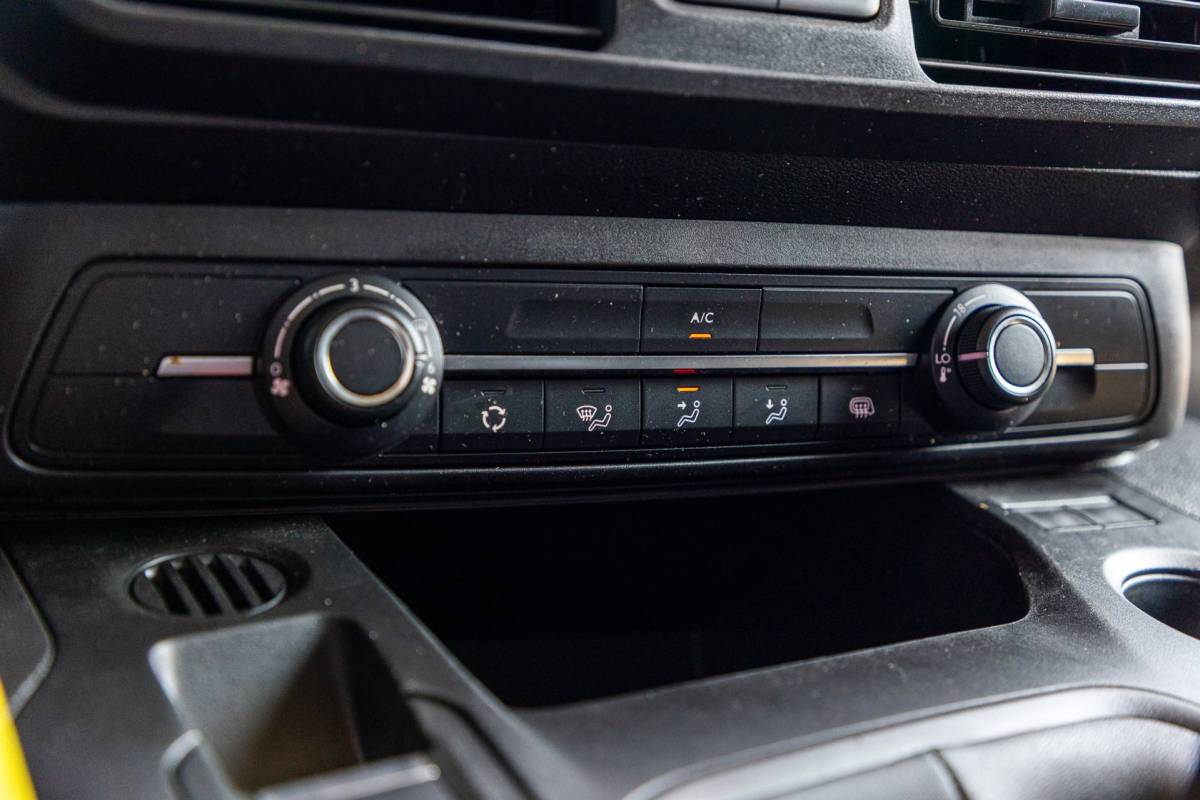 Peugeot Partner Peugeot Partner 1.2 PureTech 110 PK Premium Airco I Parkeersensoren I CarPlay I Android I Cruise I Navigatie I NAP