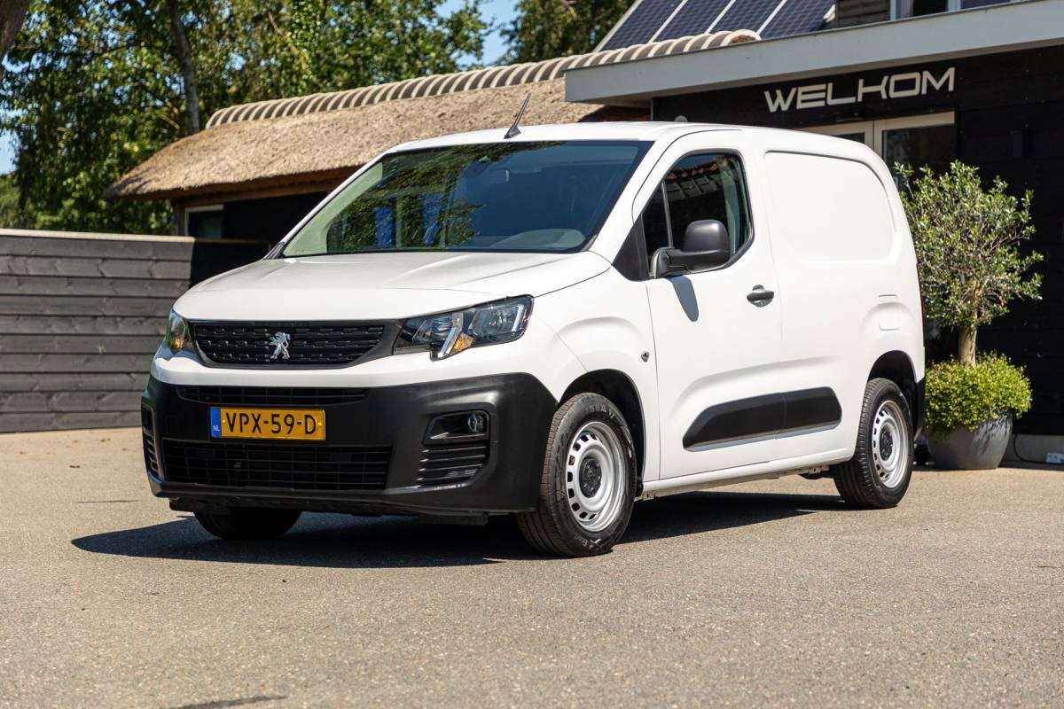 Peugeot Partner Peugeot Partner 1.2 PureTech Premium Airco I Cruise I Android I CarPlay I Parkeersensoren I Navigatie I NAP I NL Auto I 1e Eig