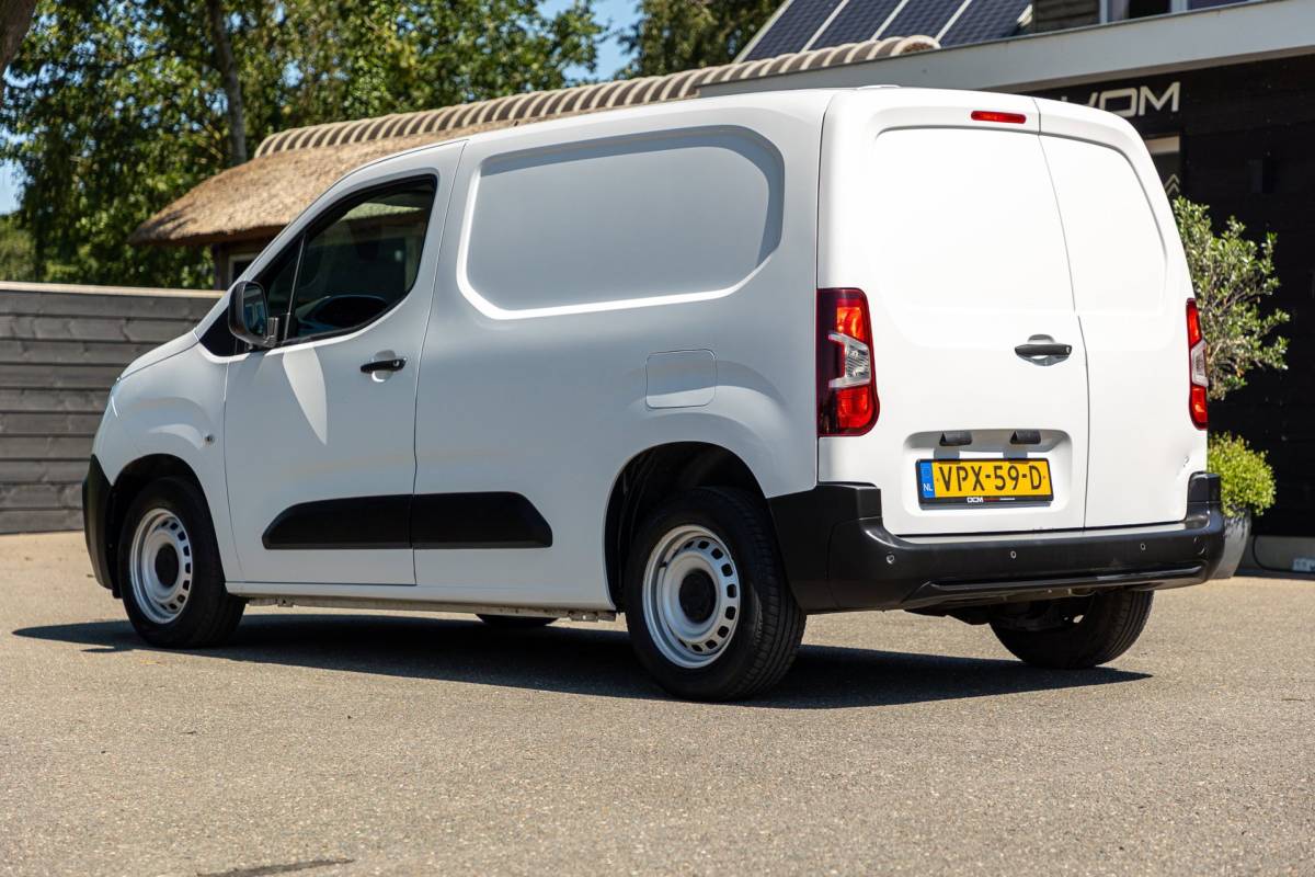 Peugeot Partner Peugeot Partner 1.2 PureTech Premium Airco I Cruise I Android I CarPlay I Parkeersensoren I Navigatie I NAP I NL Auto I 1e Eig