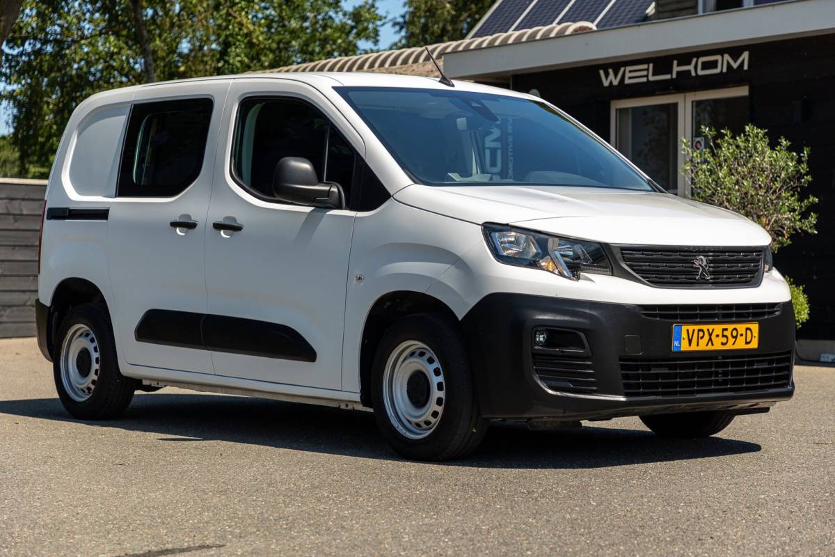 Peugeot Partner Peugeot Partner 1.2 PureTech Premium Airco I Cruise I Android I CarPlay I Parkeersensoren I Navigatie I NAP I NL Auto I 1e Eig