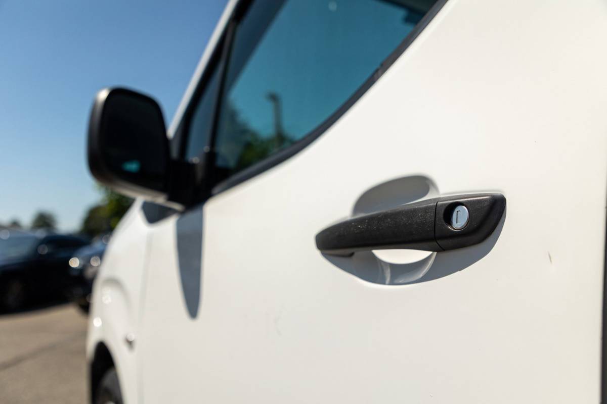 Peugeot Partner Peugeot Partner 1.2 PureTech Premium Airco I Cruise I Android I CarPlay I Parkeersensoren I Navigatie I NAP I NL Auto I 1e Eig