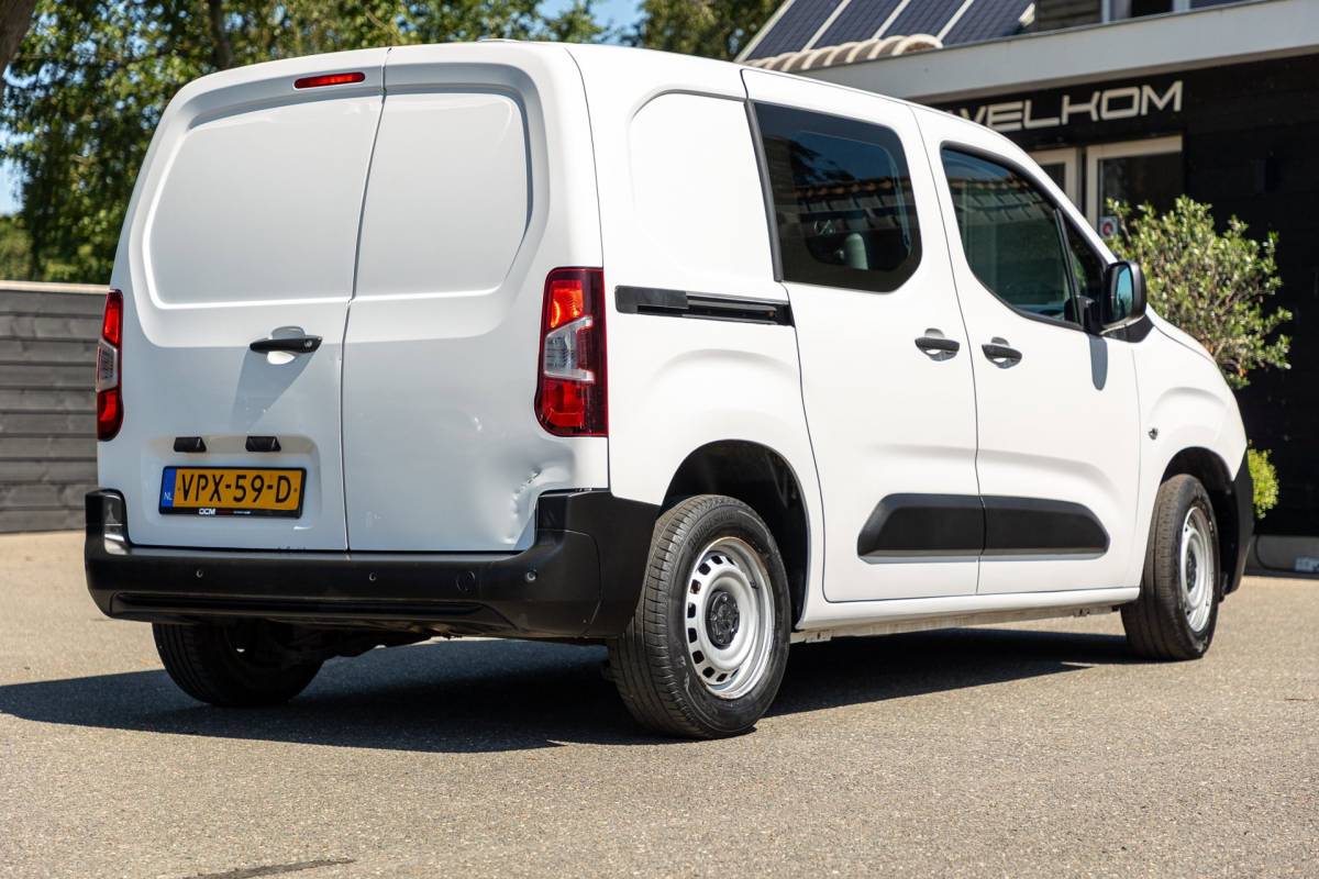 Peugeot Partner Peugeot Partner 1.2 PureTech Premium Airco I Cruise I Android I CarPlay I Parkeersensoren I Navigatie I NAP I NL Auto I 1e Eig
