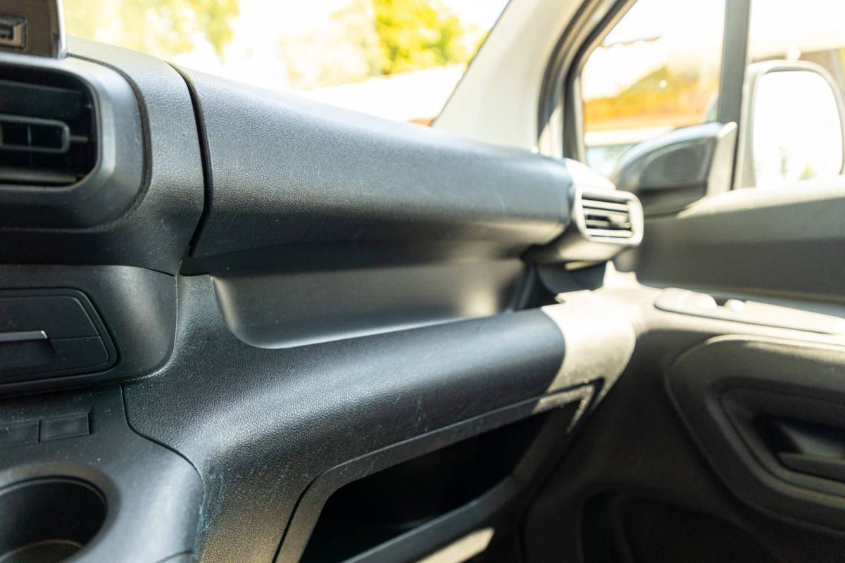 Peugeot Partner Peugeot Partner 1.2 PureTech Premium Airco I Cruise I Android I CarPlay I Parkeersensoren I Navigatie I NAP I NL Auto I 1e Eig