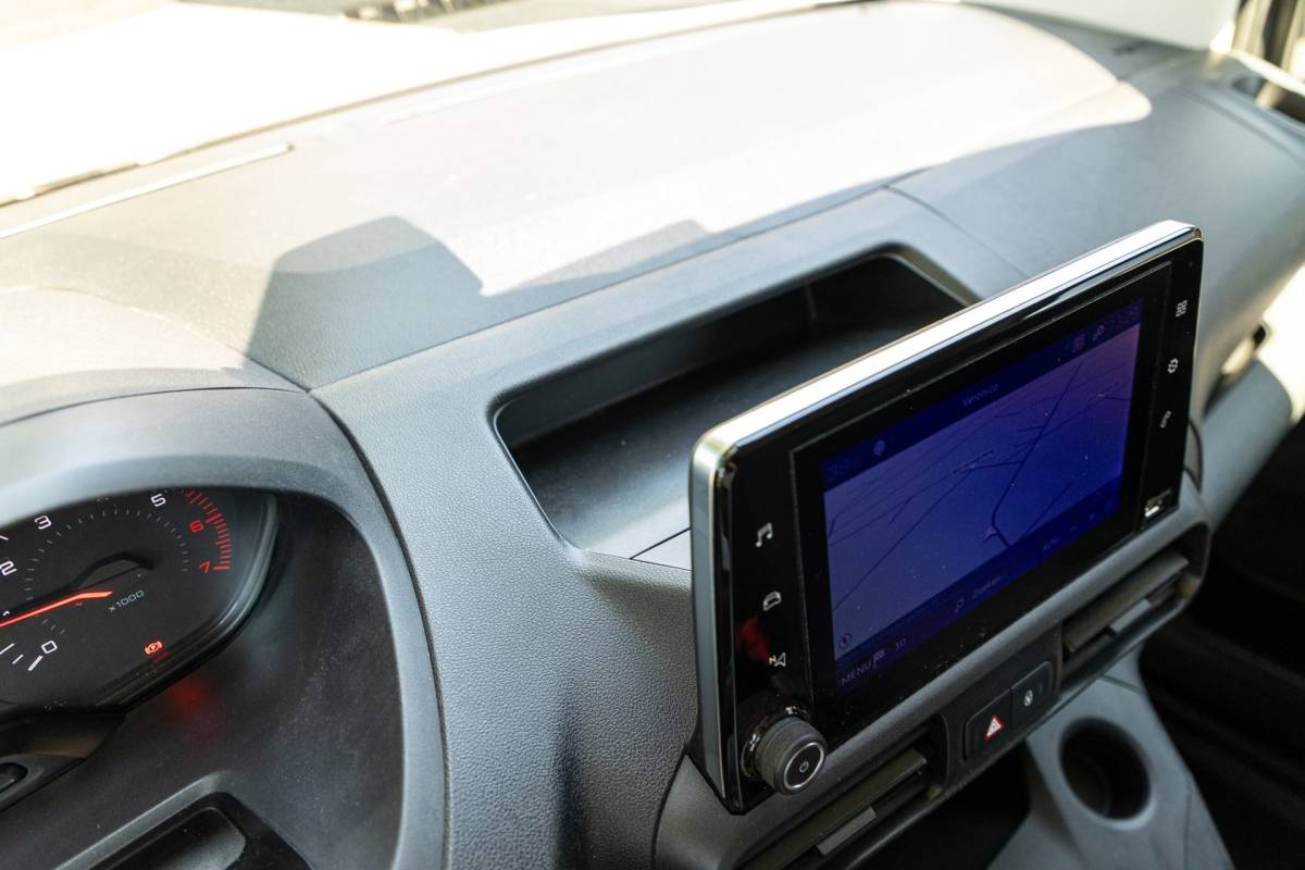 Peugeot Partner Peugeot Partner 1.2 PureTech Premium Airco I Cruise I Android I CarPlay I Parkeersensoren I Navigatie I NAP I NL Auto I 1e Eig
