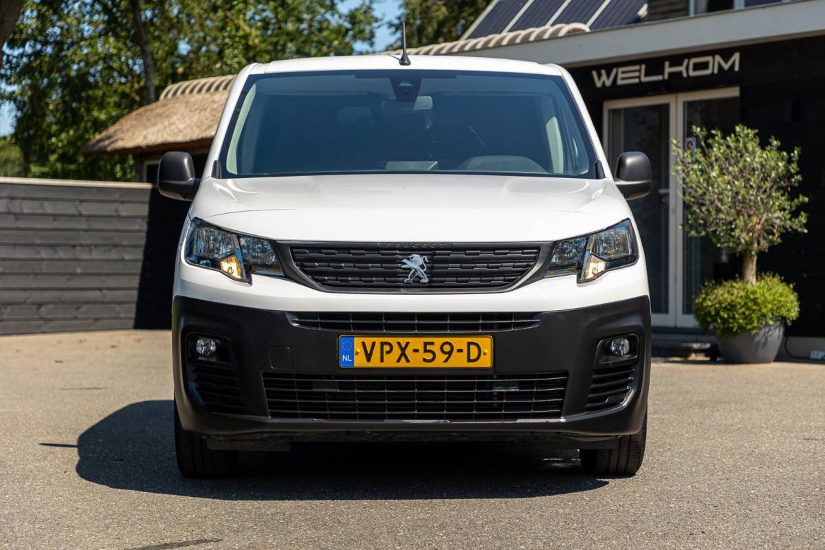 Peugeot Partner Peugeot Partner 1.2 PureTech Premium Airco I Cruise I Android I CarPlay I Parkeersensoren I Navigatie I NAP I NL Auto I 1e Eig