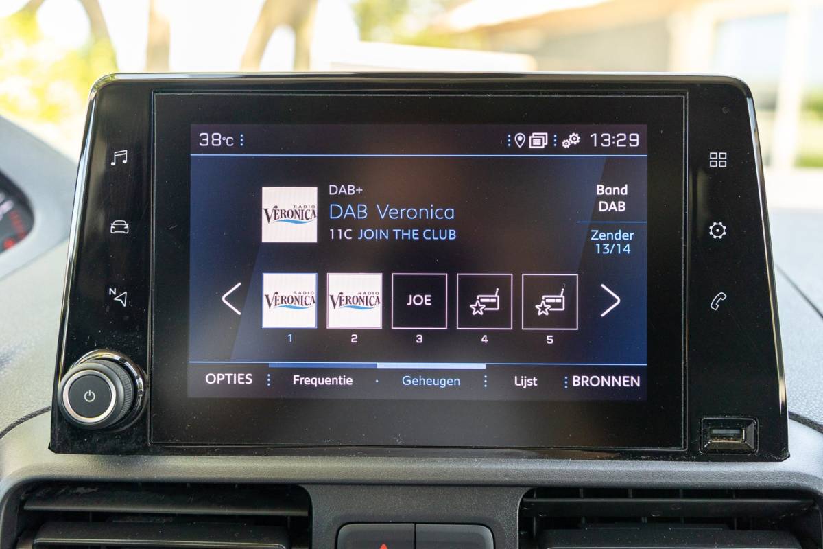 Peugeot Partner Peugeot Partner 1.2 PureTech Premium Airco I Cruise I Android I CarPlay I Parkeersensoren I Navigatie I NAP I NL Auto I 1e Eig