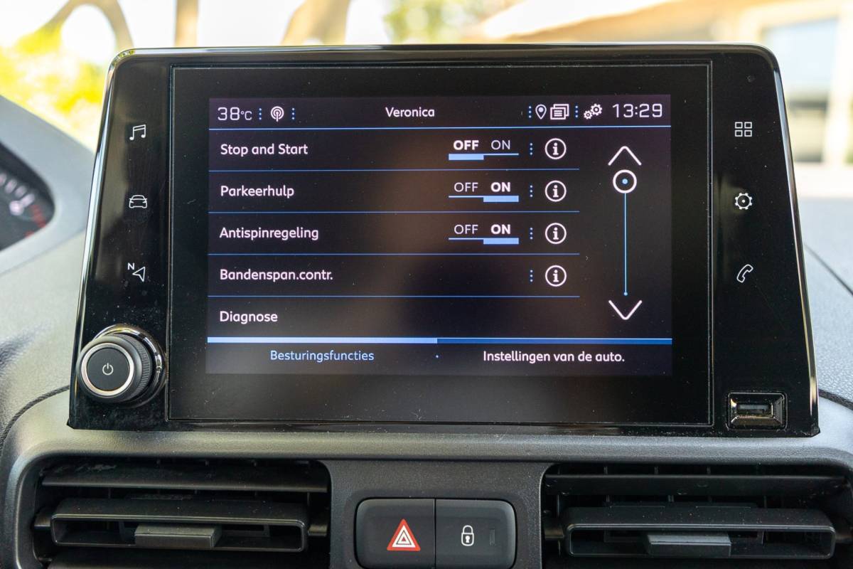 Peugeot Partner Peugeot Partner 1.2 PureTech Premium Airco I Cruise I Android I CarPlay I Parkeersensoren I Navigatie I NAP I NL Auto I 1e Eig