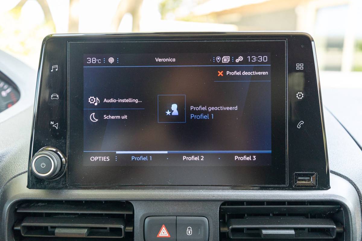 Peugeot Partner Peugeot Partner 1.2 PureTech Premium Airco I Cruise I Android I CarPlay I Parkeersensoren I Navigatie I NAP I NL Auto I 1e Eig