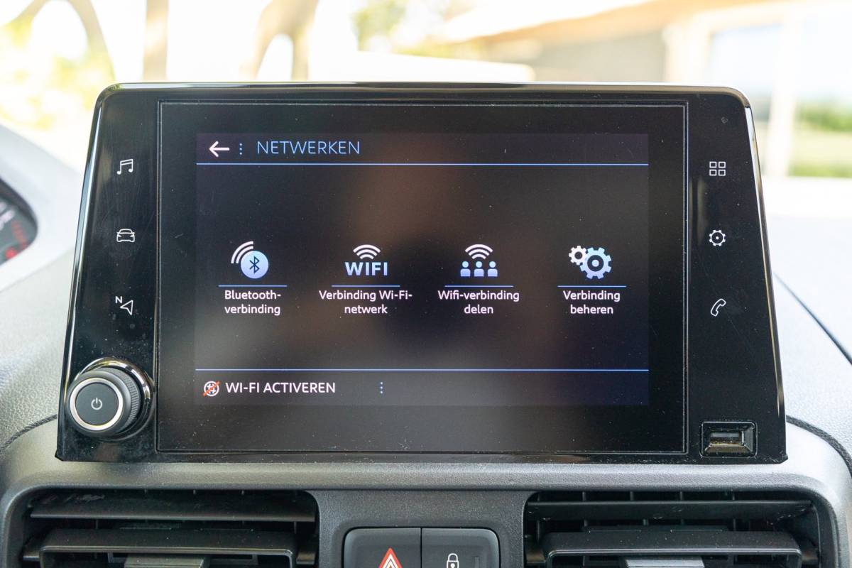 Peugeot Partner Peugeot Partner 1.2 PureTech Premium Airco I Cruise I Android I CarPlay I Parkeersensoren I Navigatie I NAP I NL Auto I 1e Eig