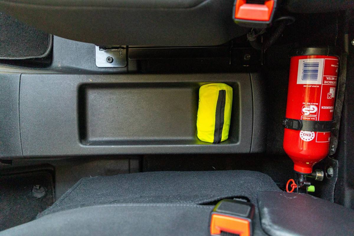 Peugeot Partner Peugeot Partner 1.2 PureTech Premium Airco I Cruise I Android I CarPlay I Parkeersensoren I Navigatie I NAP I NL Auto I 1e Eig