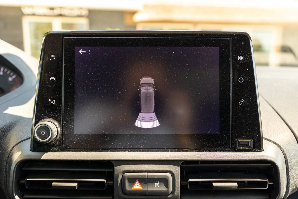 Peugeot Partner Peugeot Partner 1.2 PureTech Premium Airco I Cruise I Android I CarPlay I Parkeersensoren I Navigatie I NAP I NL Auto I 1e Eig