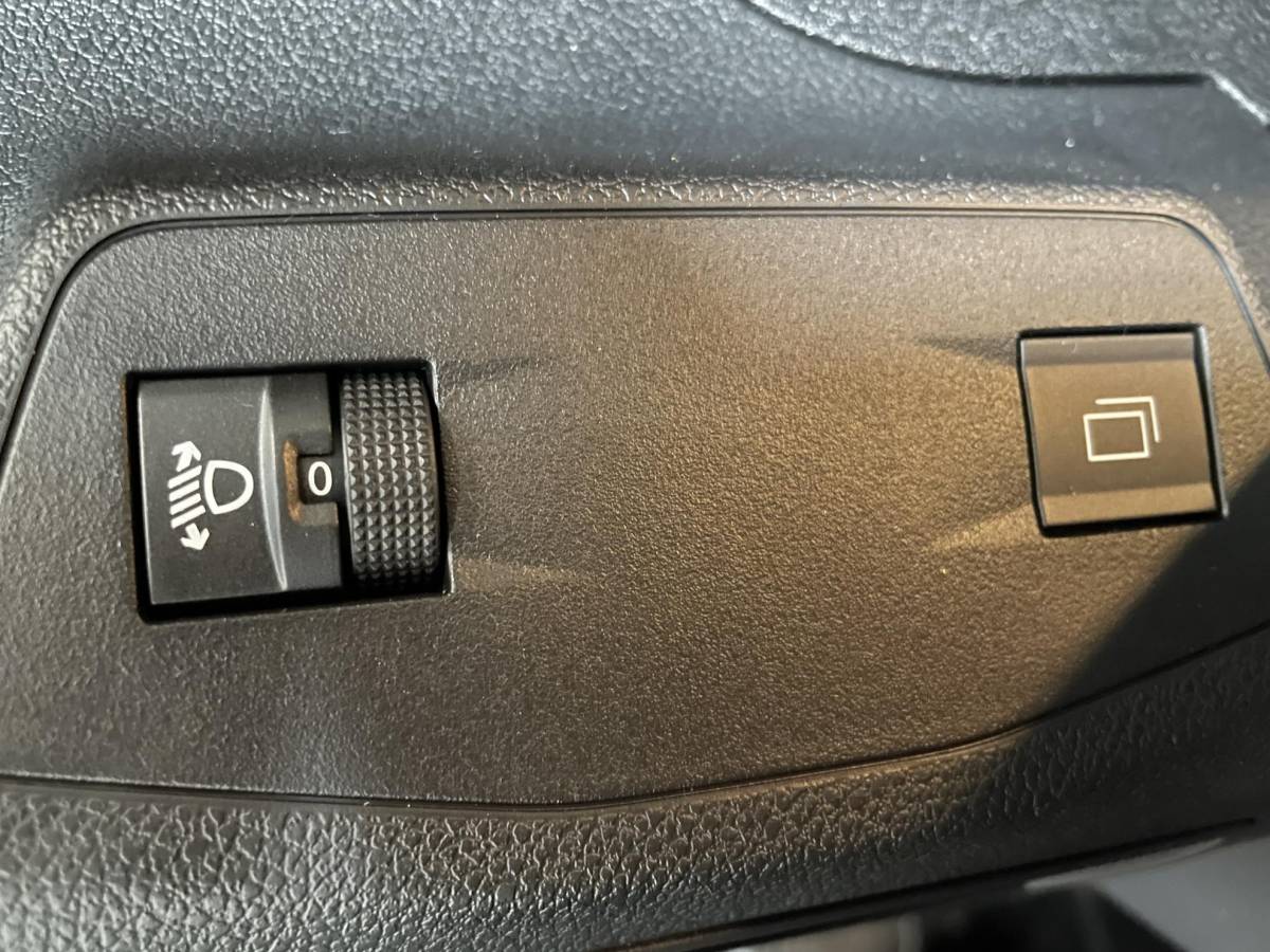 Peugeot Partner Peugeot Partner 1.5 BlueHDi 130PK Automaat L2 Navigatie Apple Carplay / Android Auto DAB trekhaak Cruise Control Airco Houten bekleding laadruimte