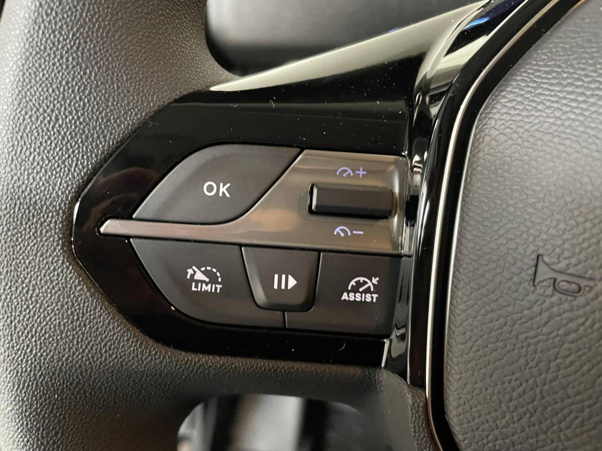 Peugeot Partner Peugeot Partner 1.5 BlueHDi 130PK Automaat L2 Navigatie Apple Carplay / Android Auto DAB trekhaak Cruise Control Airco Houten bekleding laadruimte
