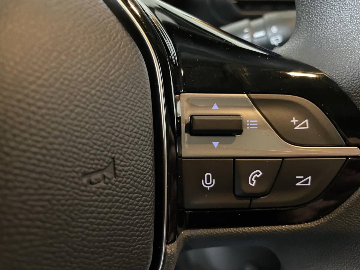 Peugeot Partner Peugeot Partner 1.5 BlueHDi 130PK Automaat L2 Navigatie Apple Carplay / Android Auto DAB trekhaak Cruise Control Airco Houten bekleding laadruimte