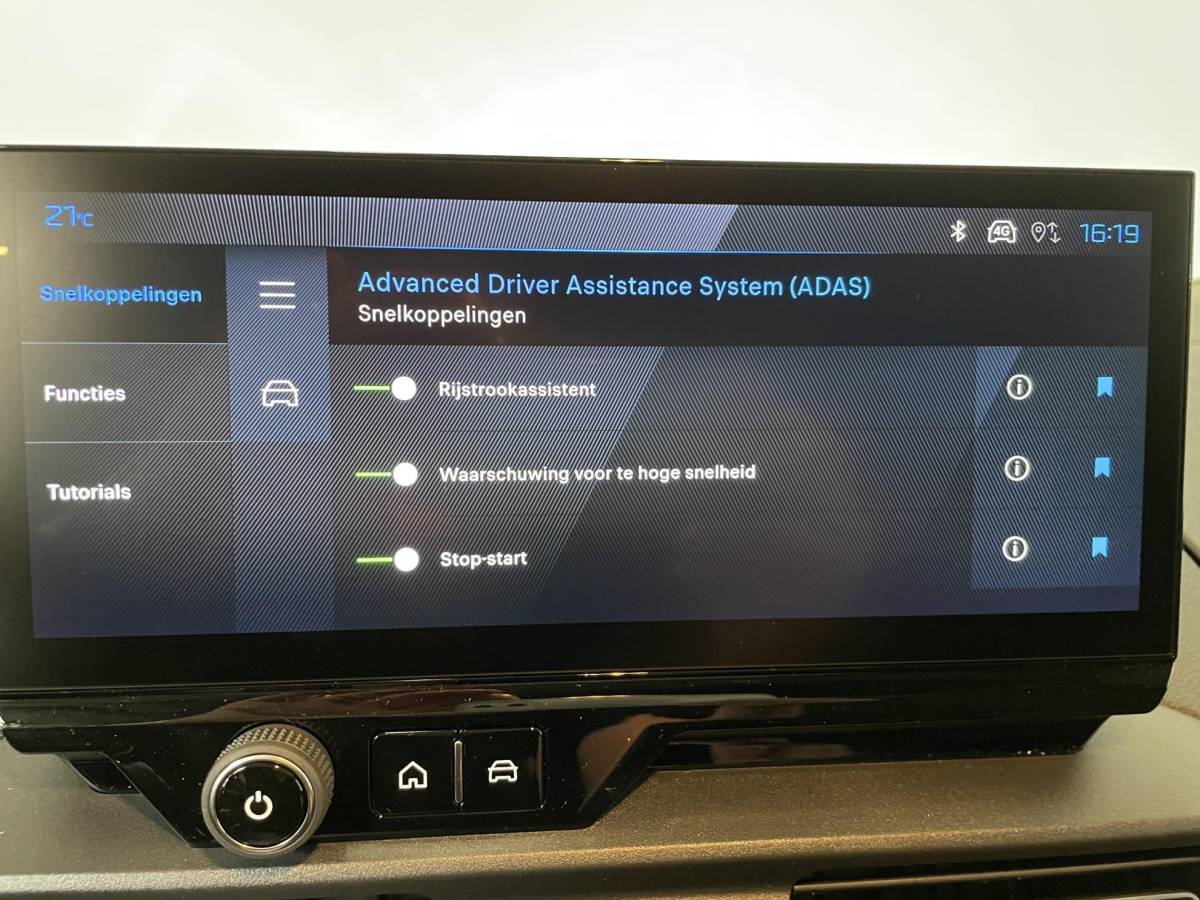 Peugeot Partner Peugeot Partner 1.5 BlueHDi 130PK Automaat L2 Navigatie Apple Carplay / Android Auto DAB trekhaak Cruise Control Airco Houten bekleding laadruimte