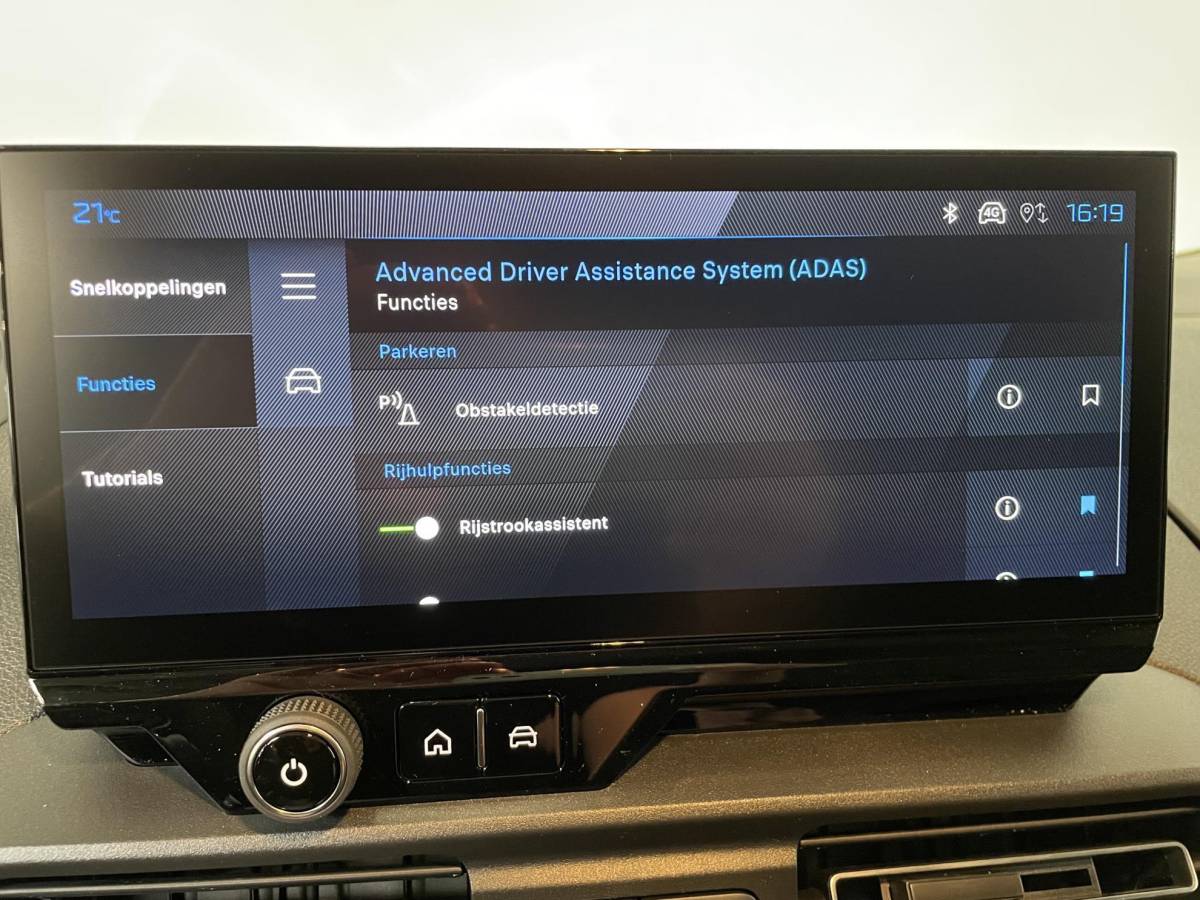 Peugeot Partner Peugeot Partner 1.5 BlueHDi 130PK Automaat L2 Navigatie Apple Carplay / Android Auto DAB trekhaak Cruise Control Airco Houten bekleding laadruimte