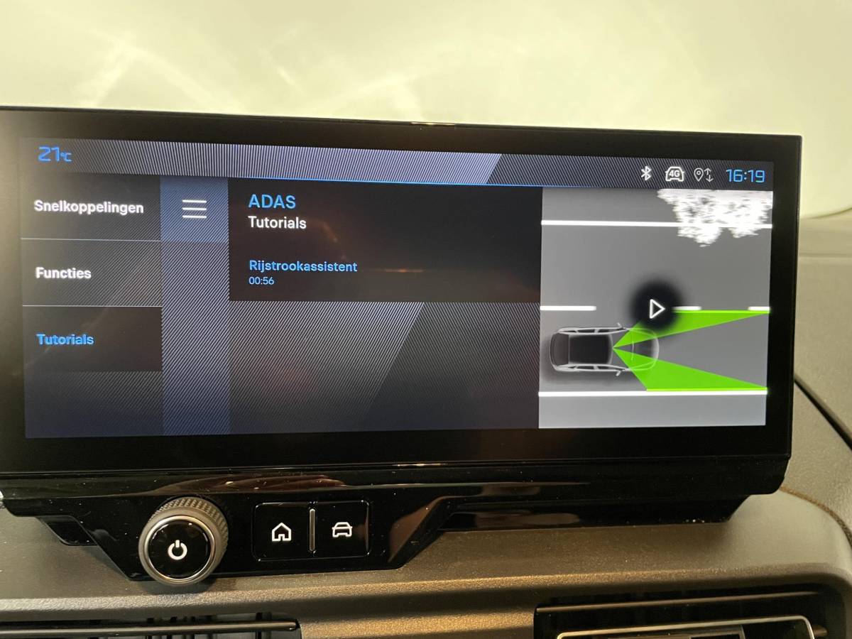 Peugeot Partner Peugeot Partner 1.5 BlueHDi 130PK Automaat L2 Navigatie Apple Carplay / Android Auto DAB trekhaak Cruise Control Airco Houten bekleding laadruimte