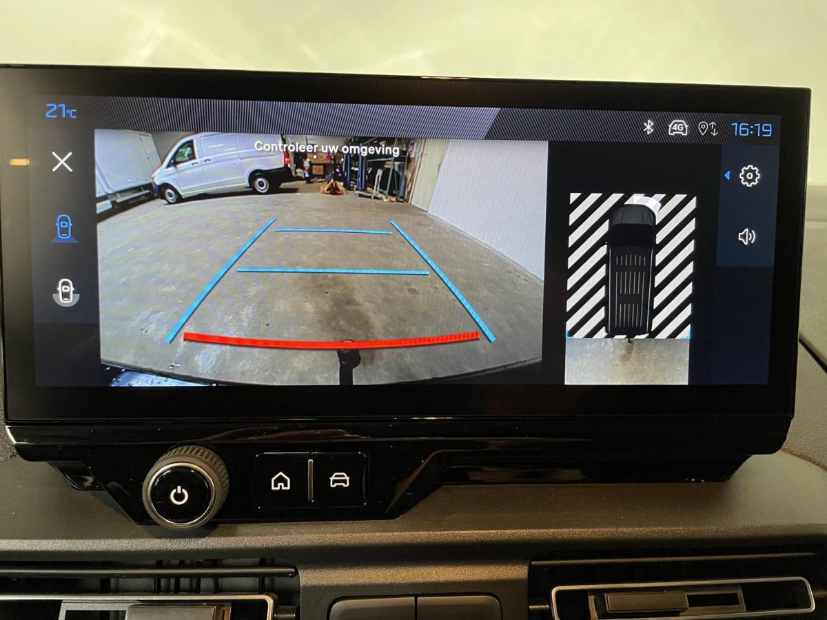 Peugeot Partner Peugeot Partner 1.5 BlueHDi 130PK Automaat L2 Navigatie Apple Carplay / Android Auto DAB trekhaak Cruise Control Airco Houten bekleding laadruimte