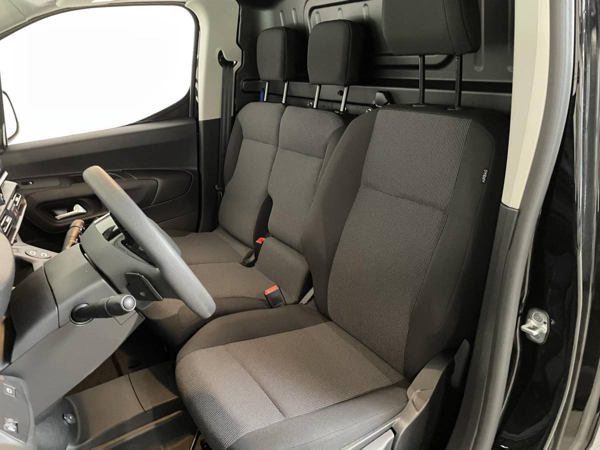 Peugeot Partner Peugeot Partner 1.5 BlueHDi 130PK Automaat L2 Navigatie Apple Carplay / Android Auto DAB trekhaak Cruise Control Airco Houten bekleding laadruimte