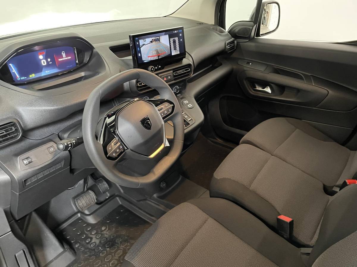 Peugeot Partner Peugeot Partner 1.5 BlueHDi 130PK Automaat L2 Navigatie Apple Carplay / Android Auto DAB trekhaak Cruise Control Airco Houten bekleding laadruimte