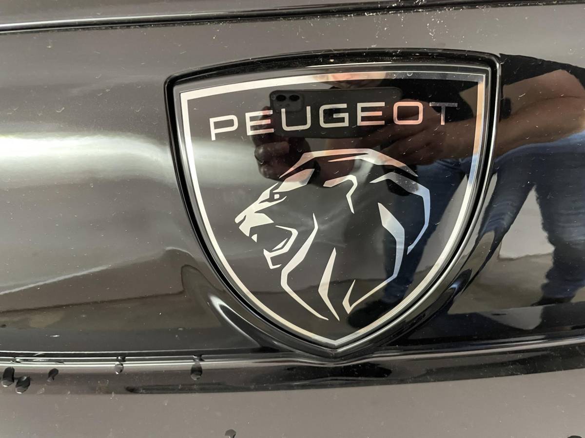 Peugeot Partner Peugeot Partner 1.5 BlueHDi 130PK Automaat L2 Navigatie Apple Carplay / Android Auto DAB trekhaak Cruise Control Airco Houten bekleding laadruimte