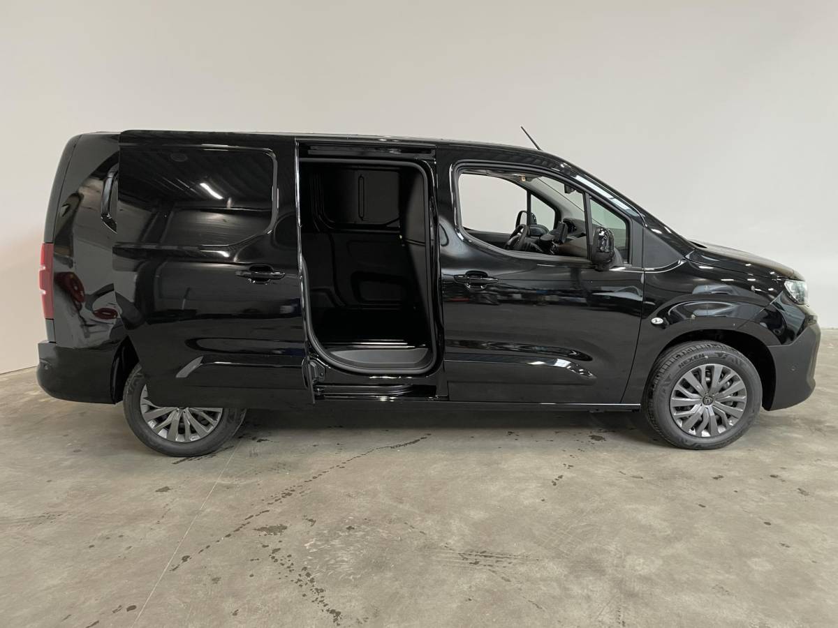 Peugeot Partner Peugeot Partner 1.5 BlueHDi 130PK Automaat L2 Navigatie Apple Carplay / Android Auto DAB trekhaak Cruise Control Airco Houten bekleding laadruimte