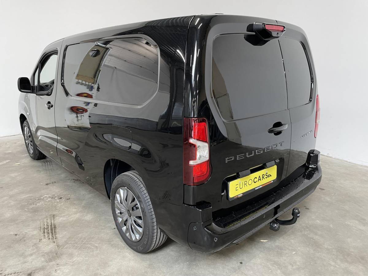 Peugeot Partner Peugeot Partner 1.5 BlueHDi 130PK Automaat L2 Navigatie Apple Carplay / Android Auto DAB trekhaak Cruise Control Airco Houten bekleding laadruimte