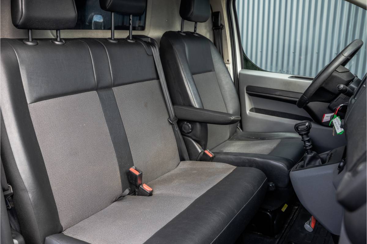 Opel Vivaro Opel Vivaro 1.5 L2H1 | 3-Zits | Carplay | Cruise | PDC | Airco