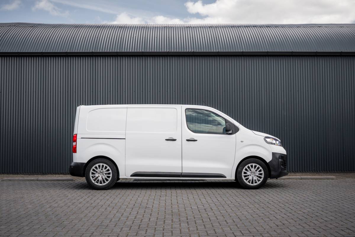 Opel Vivaro Opel Vivaro 1.5 L2H1 | 3-Zits | Carplay | Cruise | PDC | Airco